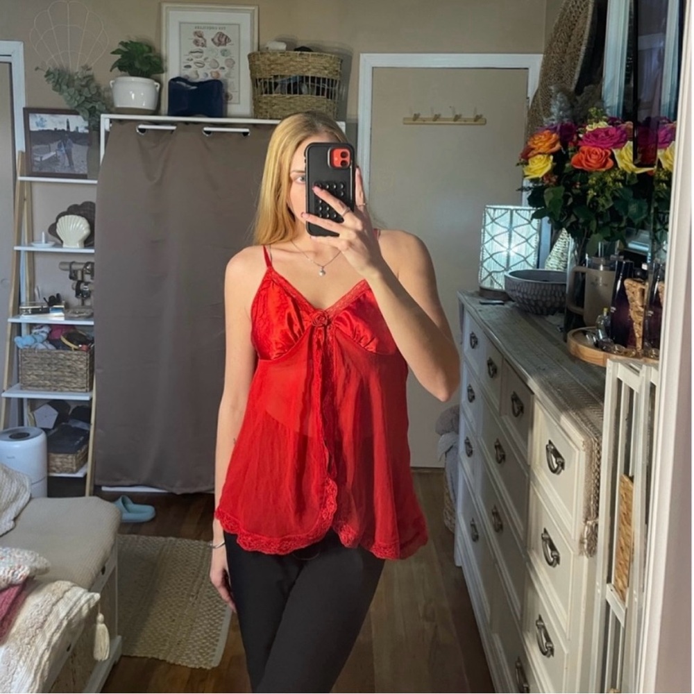 Vintage delicates red split front blouse tank top with rose details - Picture 12 of 16